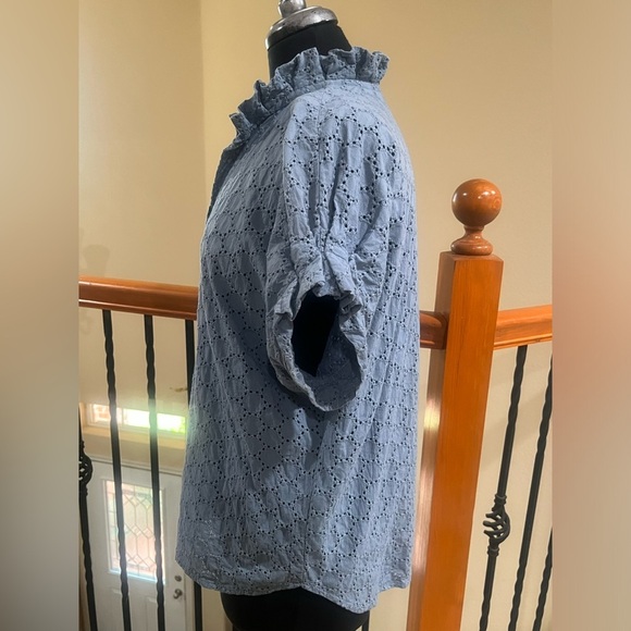 BLUE EYELET JAG TOP FEMININE,NOSTALGIC, CASUAL CUT OUT PATTERN SIZE S/M - Picture 6 of 9